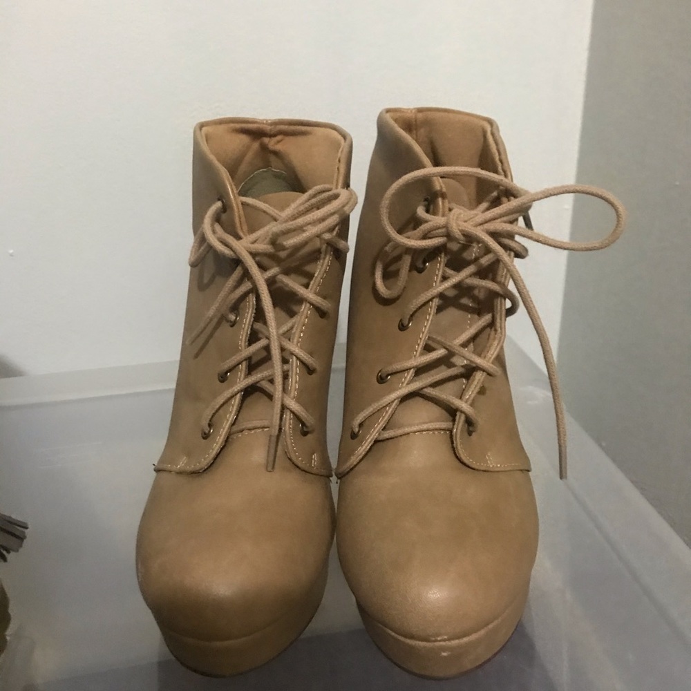 Women boots- SOLD ‼️